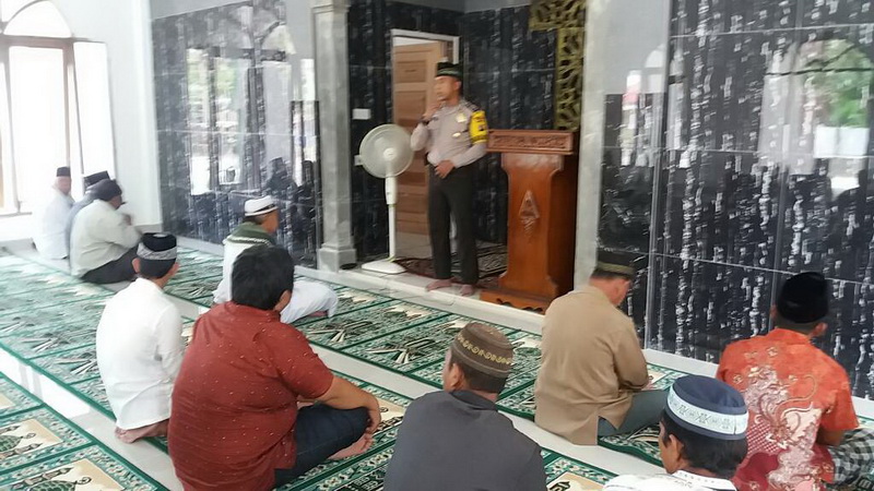 Kultum Kamtibmas, Kapolsek Sampaikan Bahaya Petasan 